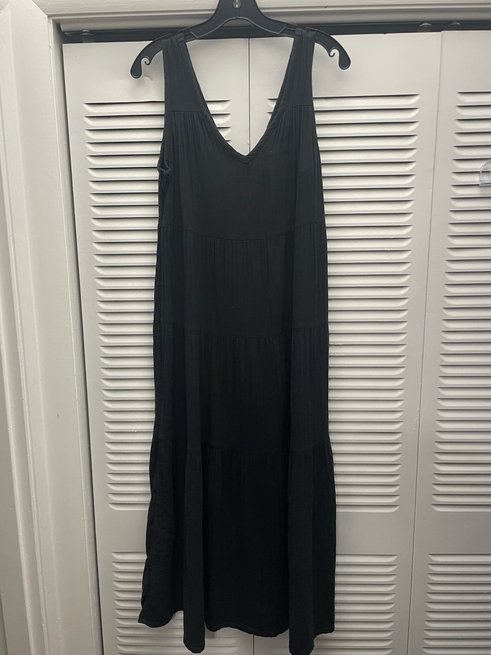 Black Tiered V‑Neck Maxi Cotton Dress
